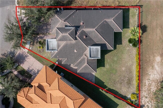 Building Photo - 26 El Jardin St