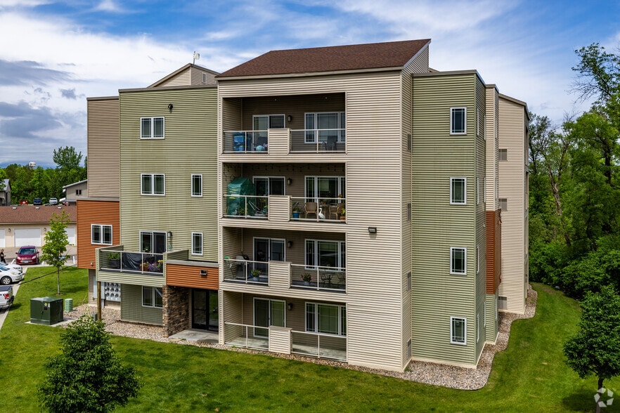 Building Photo - Lakewood Terrace-3707