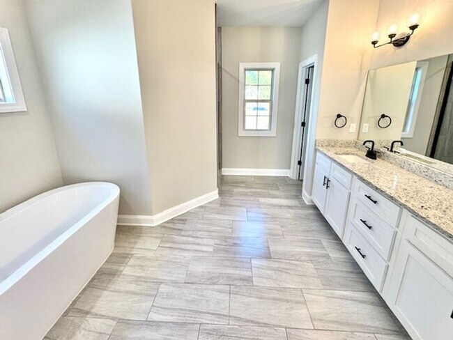 Building Photo - Beautiful Modern Brand New Home in Stonebr...