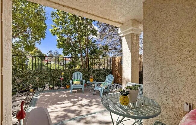 Building Photo - Upscale Living at Its Finest
