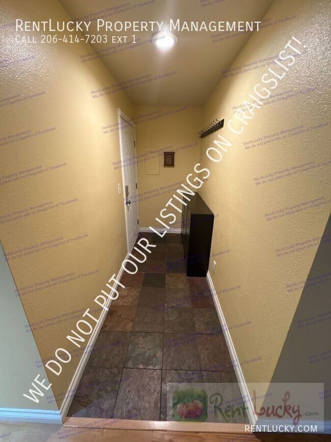 Building Photo - 12721 NE 129th Ct