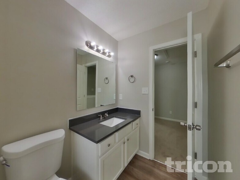 Building Photo - 4035 Far West Dr