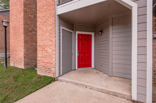 Building Photo - 2402 Sycamore Ave