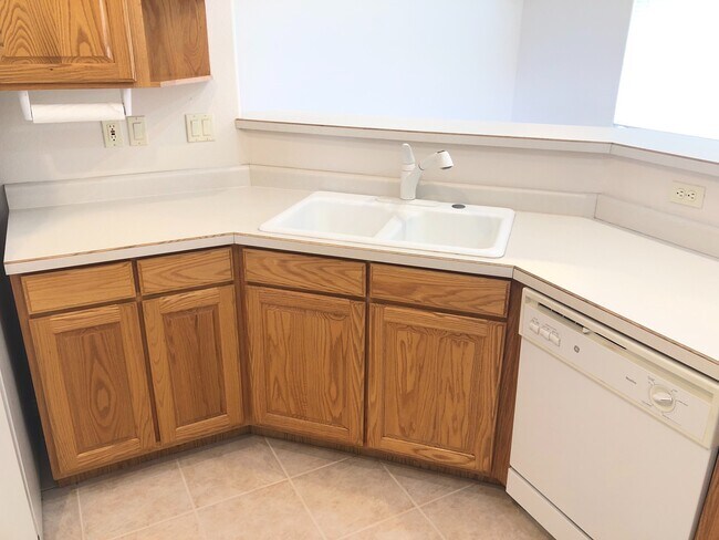 Building Photo - 3 bed 2 bath home for rent in Hurricane