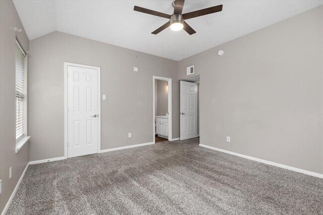 Building Photo - 8051 Bay Branch Dr