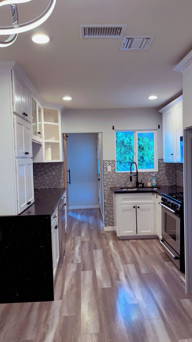 Building Photo - 5779 Enfield Ave