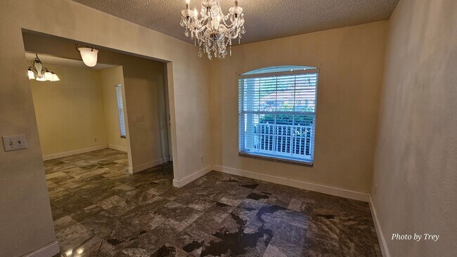 Building Photo - 3 Bed 2 Bath 2 Car Garage