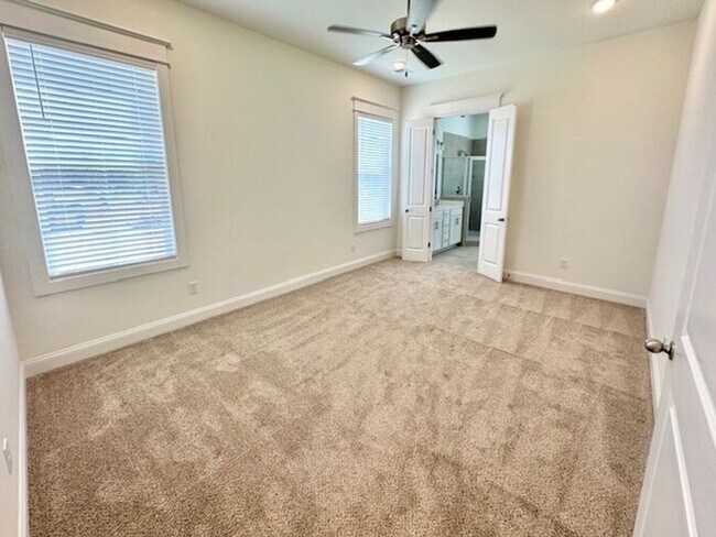 Building Photo - Now Leasing at Cedar Bluff – 4BR Townhomes...