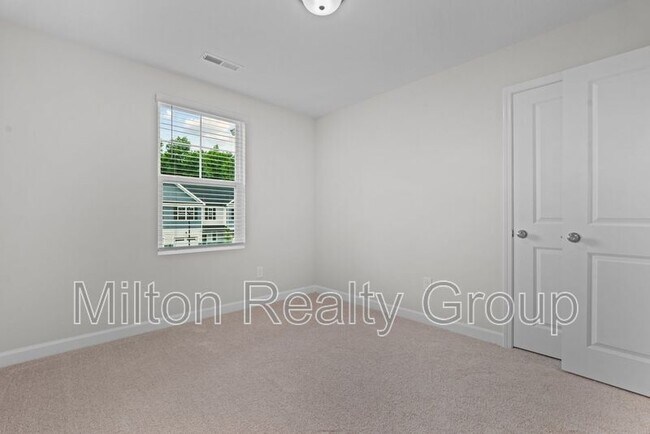 Building Photo - 71 Village Edge Dr