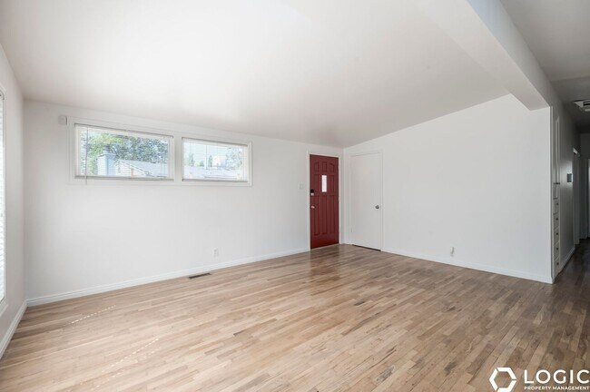 Building Photo - 6809 S Meadow Downs Way