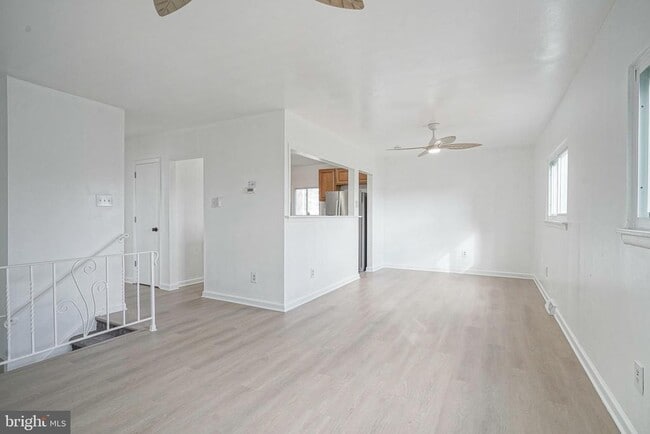 Building Photo - 220 College Dr