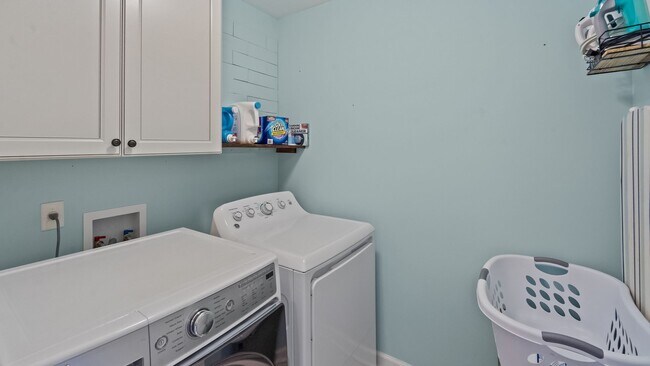 Building Photo - Beautifully Upgraded Home with Outdoor Fire Pit and Fenced Backyard in Buckhead East