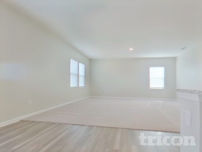 Building Photo - 250 Cottontail Ln