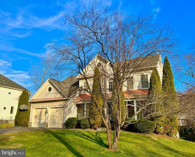 Building Photo - 1305 Providence Terrace
