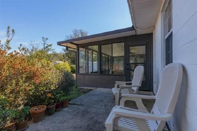 Building Photo - 901 Mariana Pl