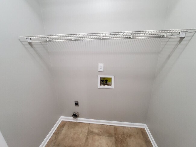 Building Photo - 647 S Sanga Rd