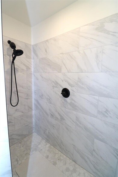 Building Photo - 5506 Avenue Q