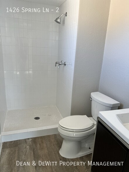 Building Photo - 2 Bed/2 Bath - Unit 2