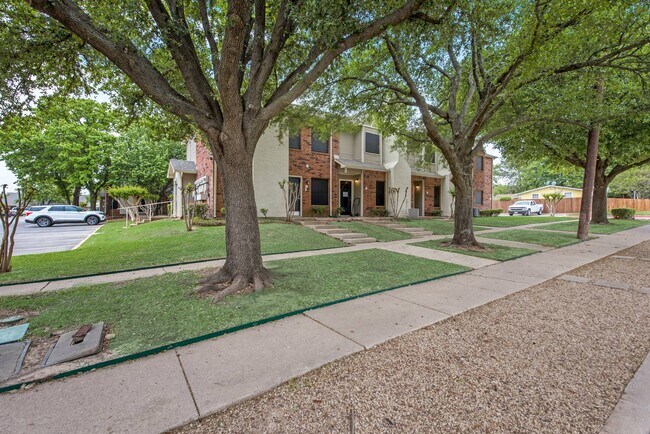 Building Photo - Evergreen Townhomes
