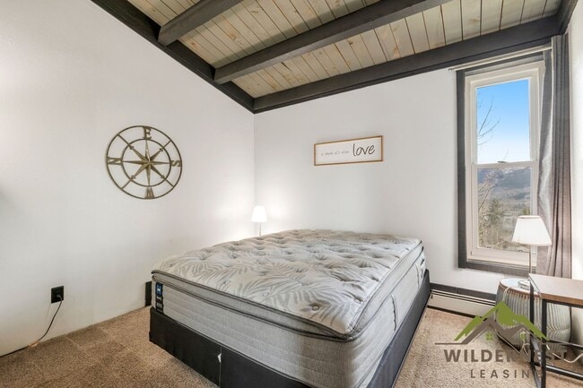 Building Photo - Treehouse Condo - 3rd floor Modern 2 Bedro...