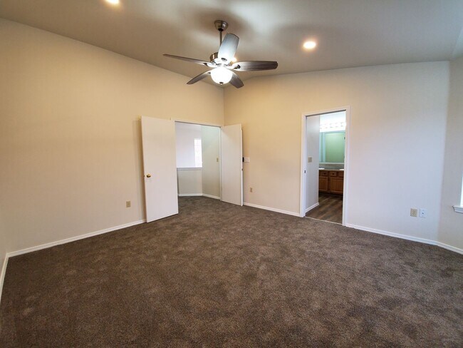 Building Photo - 1611 Lamb Ave