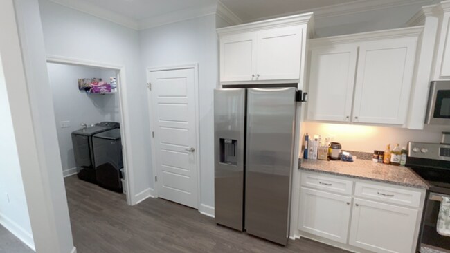 Building Photo - 4/2 fairly new & updated home!