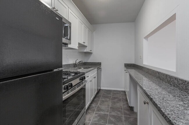 Building Photo - 8 Whittier Pl