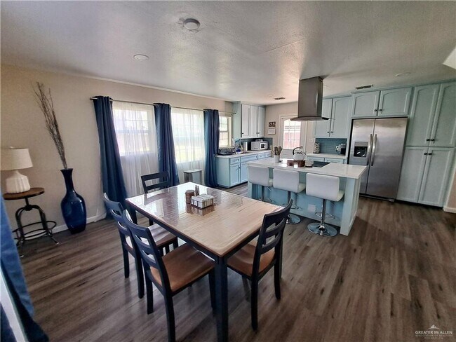 Building Photo - 16 Cedar Ave