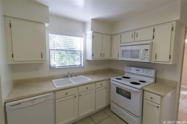Building Photo - 2925