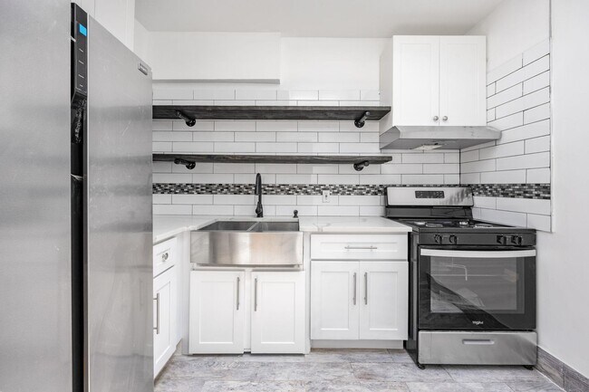 Building Photo - 657 Evergreen Ave