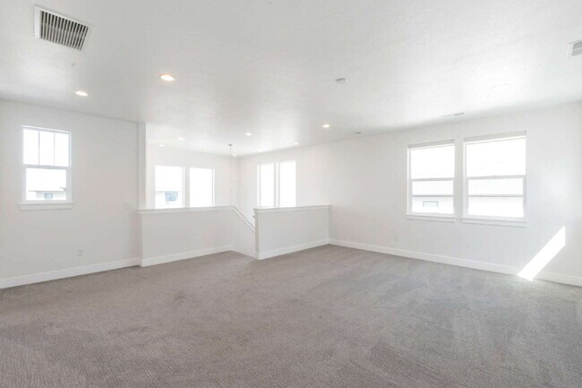 Building Photo - Traverse Mountain | SPACIOUS LIVING | 6 BED 4 BATH SINGLE FAMLY HOME