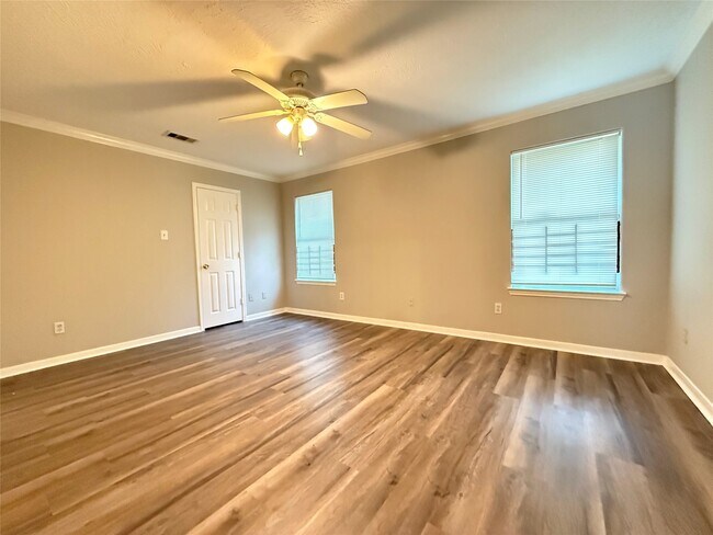 Building Photo - 4402 Larkspur St