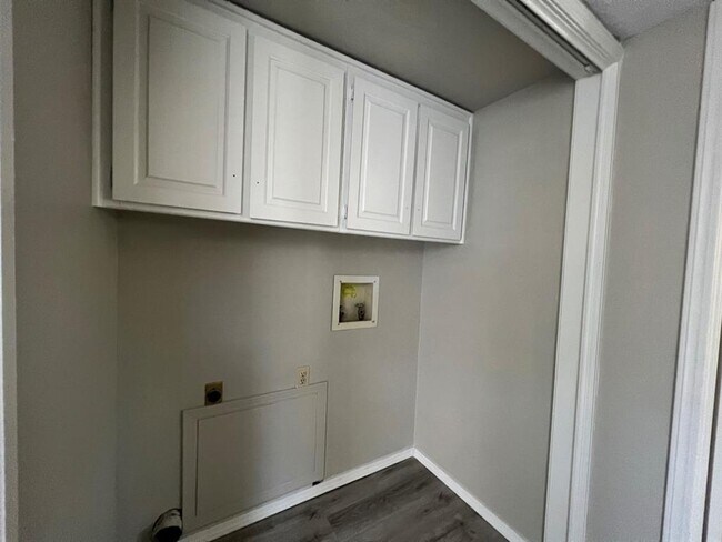 Building Photo - 1902 Three Stars Rd