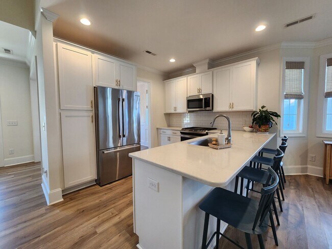 Building Photo - Home Available in Summerhouse on Everett Bay! Showings Coming Soon.