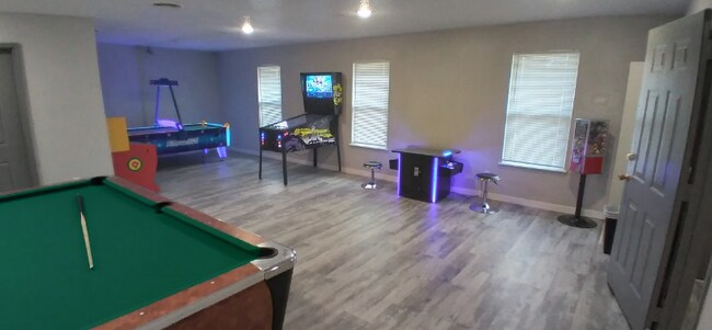 Building Photo - 407 Edwards St