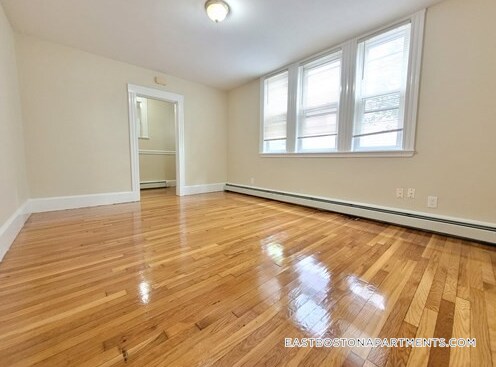 Building Photo - 122 Gladstone St