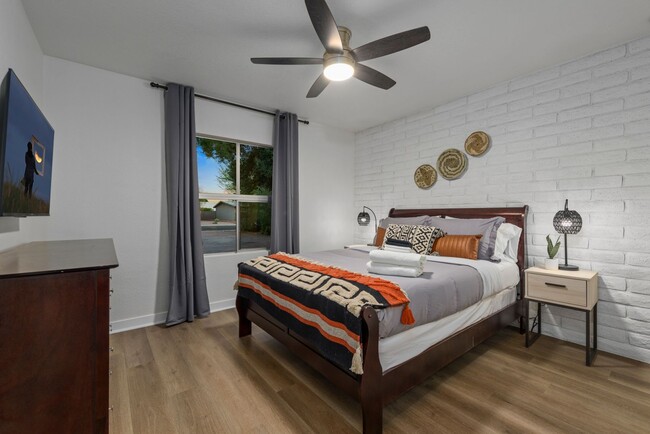 Building Photo - Fully furnished Tempe home with gorgeous b...