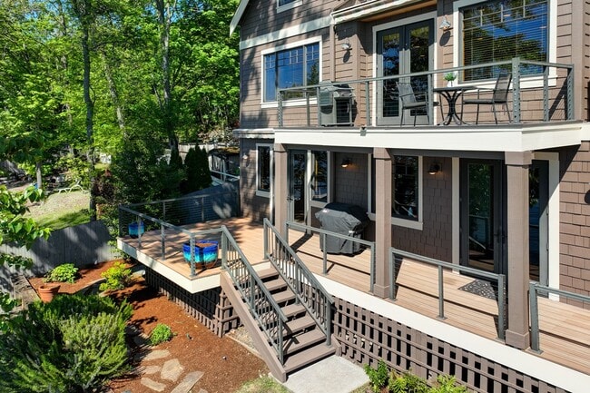 Building Photo - 3bd/3.75ba Sammamish Home