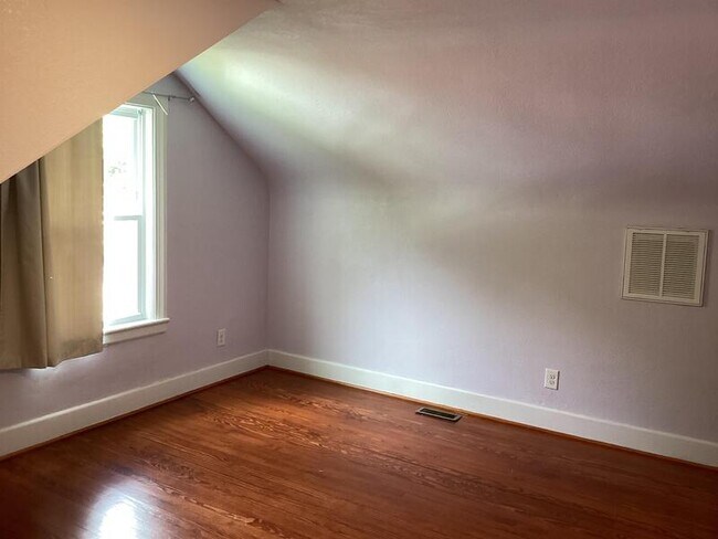 Building Photo - 6413 Glenoak Dr