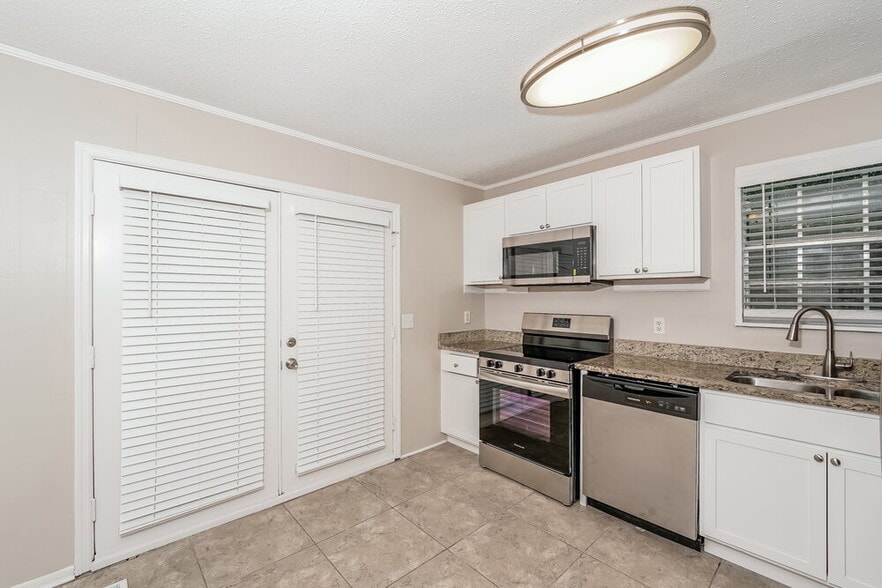 Building Photo - 5064 Darlene Dr