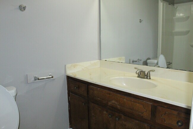 Building Photo - 446 Pheasant Run Dr