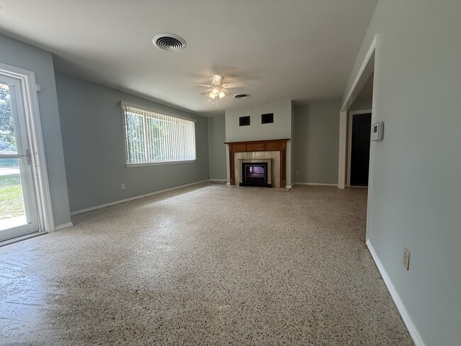 Building Photo - 2803 Smilax Ave