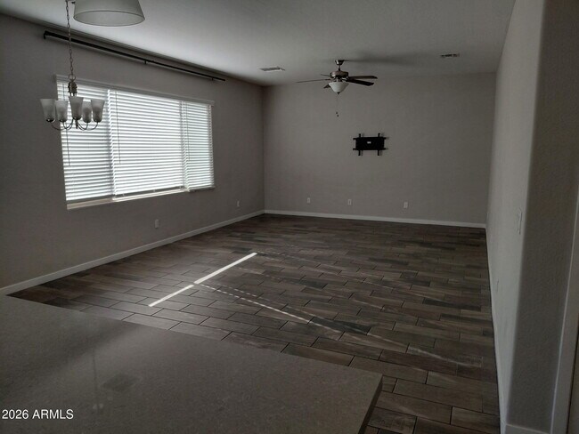 Building Photo - 715 N Sparrow Dr
