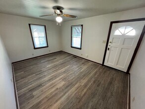 Building Photo - Two Bedroom Home