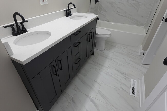 Building Photo - 1800 Hollywood Ave