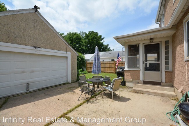 Building Photo - 114-11-1/2 11 1/2 St SE