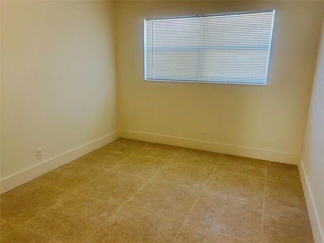 Building Photo - 1775 NW 55th Ave