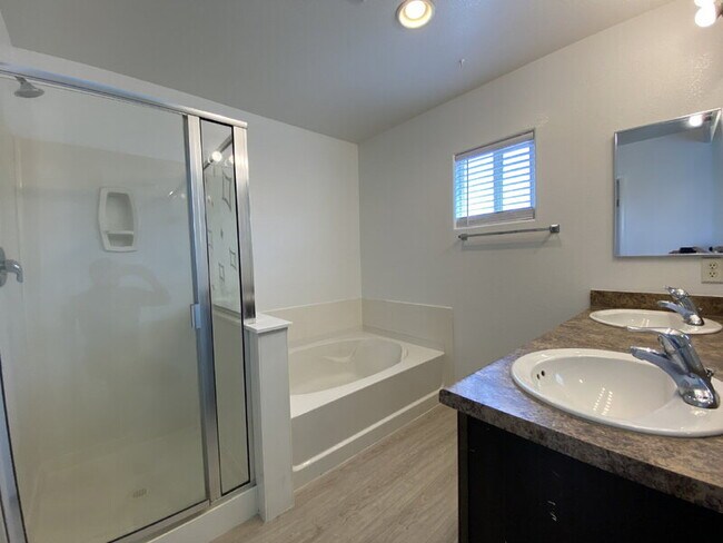 Building Photo - 1972 Joyful St