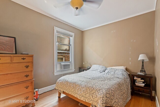 Building Photo - 4229 N Leavitt St