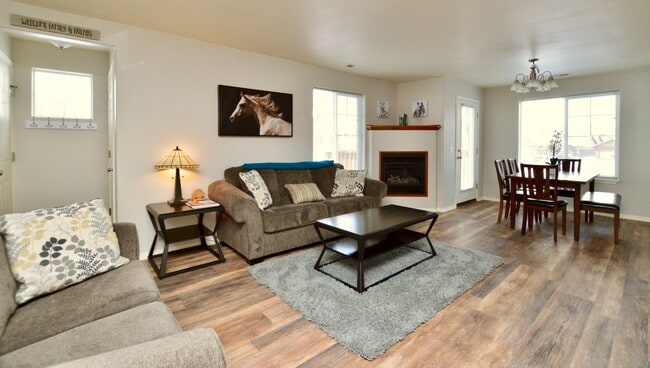 Building Photo - 1094 Longbow Ln